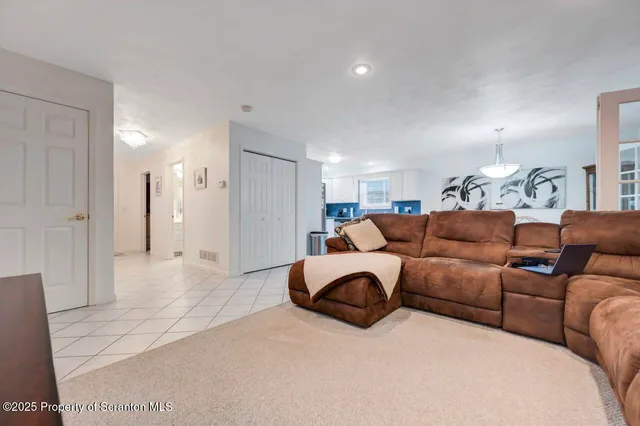 $2,200 | 11 Gilroy Street, Peckville, PA 18452