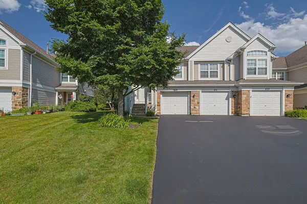 $359,500 | 169 Concord Lane, Carol Stream, IL 60188
