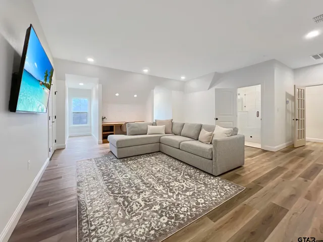 $799,000 | 20178 County Road 452, Mineola, TX 75773