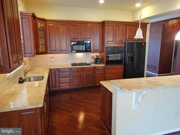 67 Sydney Road Holland, PA 18966 - Photo 5 of 25 Kitchen