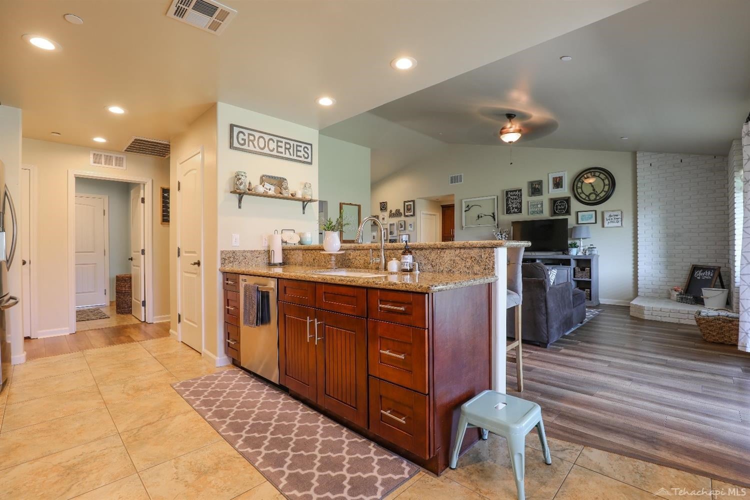 27770 Crofun Road Tehachapi, CA 93561 - Photo 7 of 37 Gallery Image 7