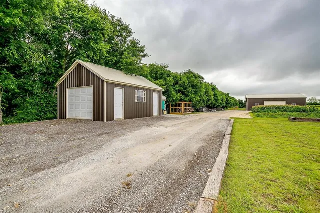a view of an house with backyard and a tree