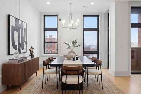 $399,000 | 4226 South Ellis Avenue, Unit 4S, Chicago, IL 60653