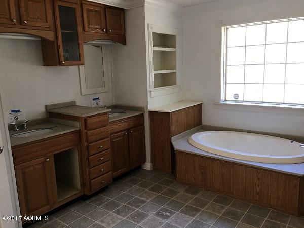 68 Crabapple Lane Ridgeland, SC 29936 - Photo 12 of 18 Master Bath Angle 2
