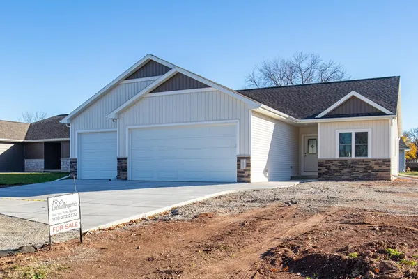$449,900 | 1009 Lotus Trail, Menasha, WI 54952