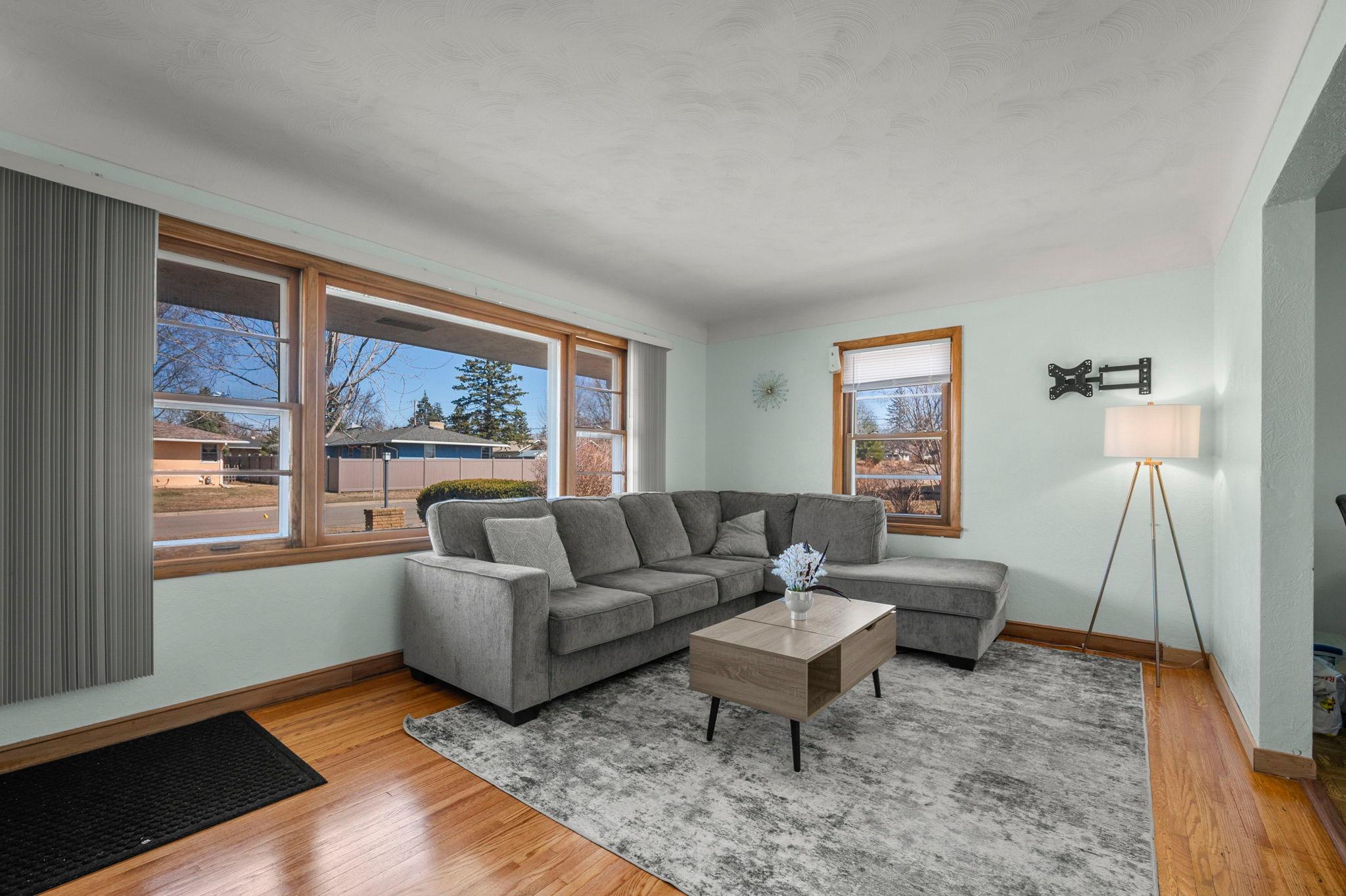 1236 Roma Avenue Roseville, MN 55113 - Photo 4 of 49