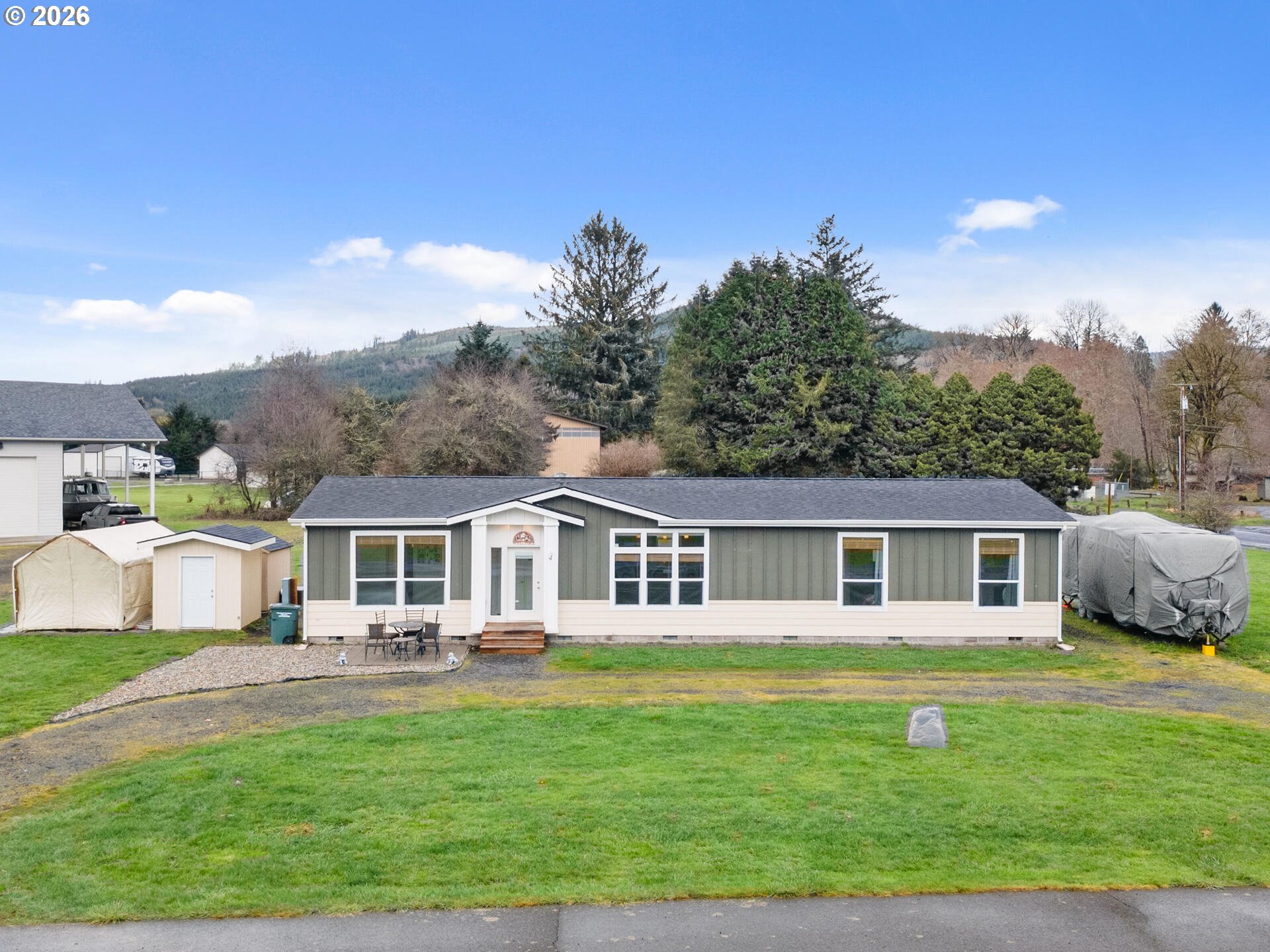 4 Nature Loop Cathlamet, WA 98612 - Photo 1 of 48