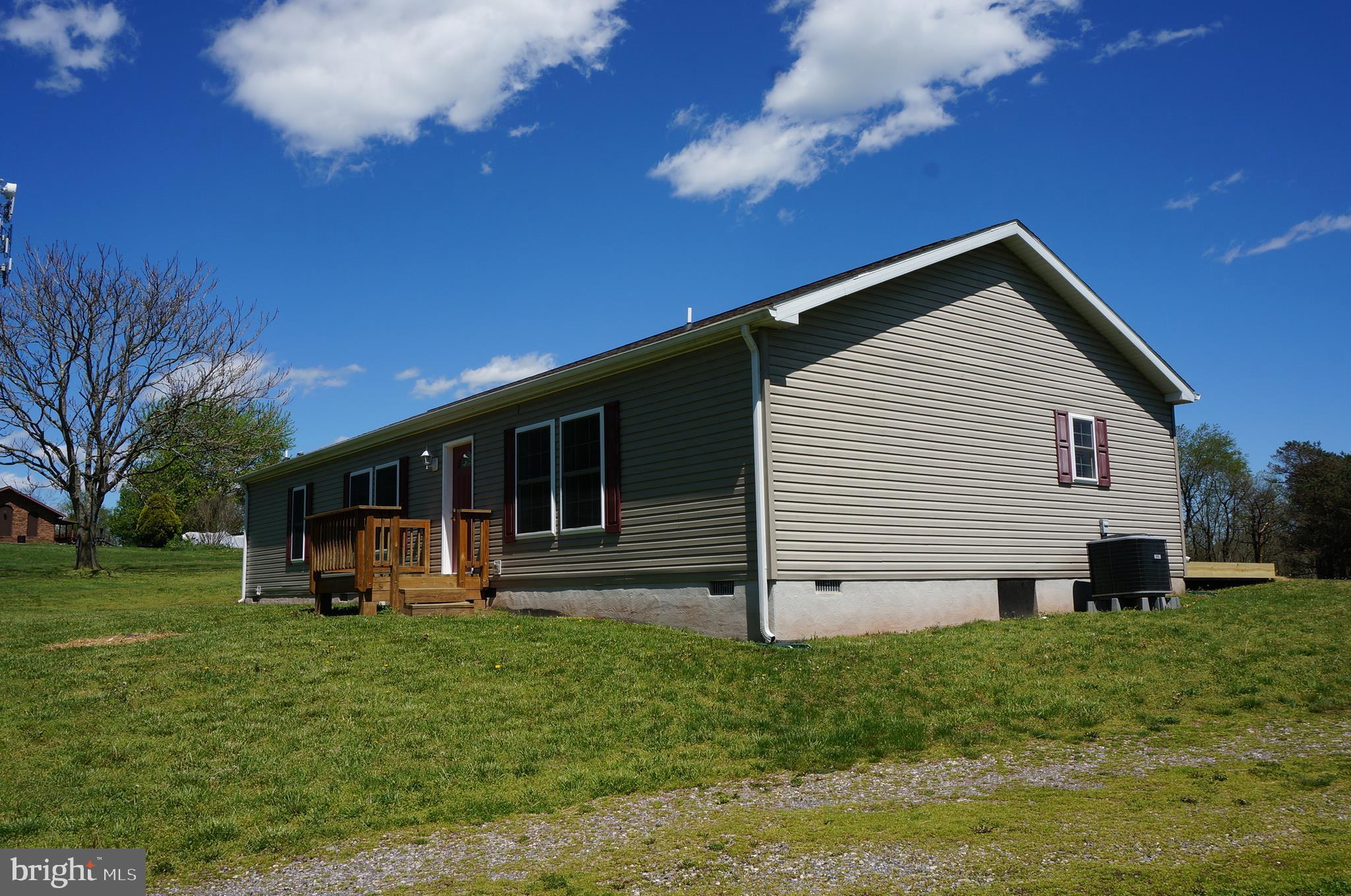 14351 Tollgate Ridge Road Hancock, MD 21750 - Photo 40 of 54 Front/Side View