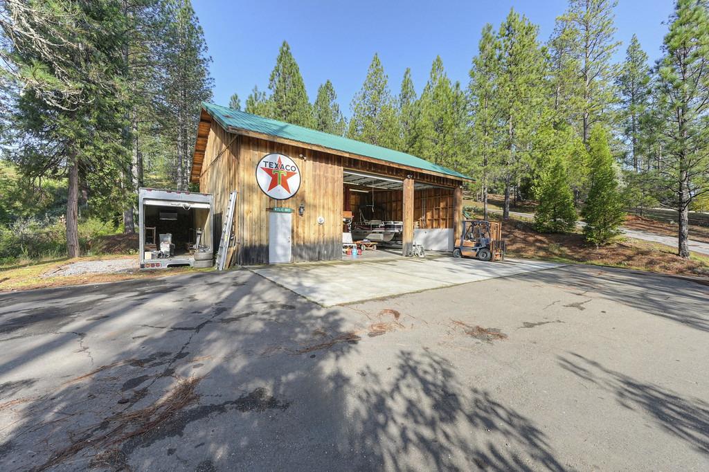 5901 Traverse Creek Road Garden Valley, CA 95633 - Photo 71 of 98 a view of outdoor space with seating area and trees around