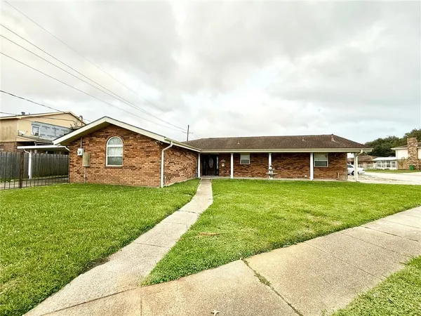 $2,500 | 201 Wall Boulevard, Gretna, LA 70056