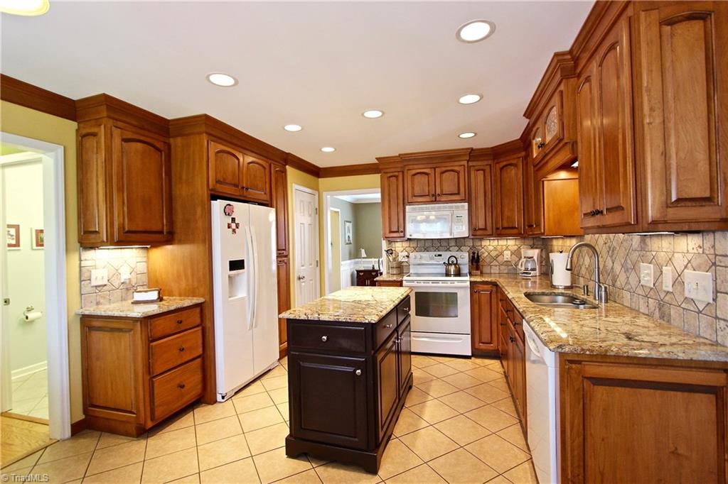 7096 Bridgewood Road Clemmons, NC 27012 - Photo 3 of 23 Gallery Image 3