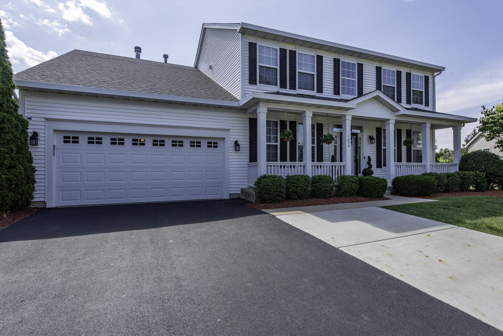 1650 Natures Way Lindenhurst, IL 60046 - Photo 3 of 55 a front view of a house with a garden