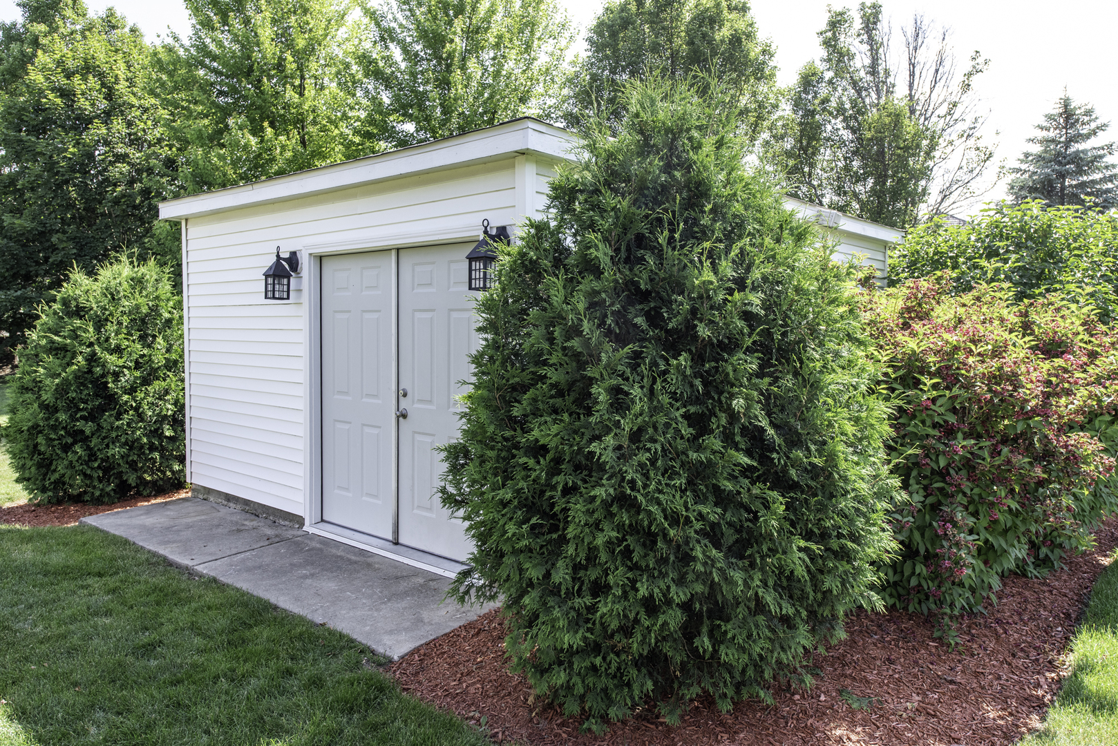 1650 Natures Way Lindenhurst, IL 60046 - Photo 50 of 55 a view of a house with a small yard