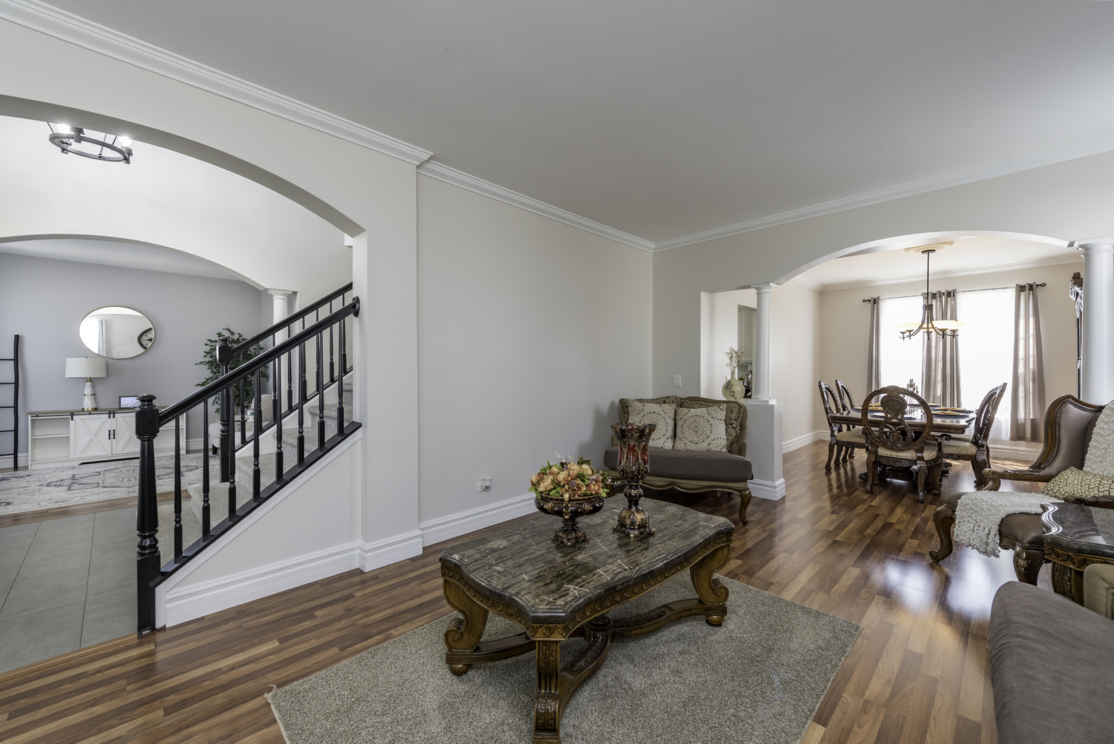 1650 Natures Way Lindenhurst, IL 60046 - Photo 7 of 55 a living room with furniture