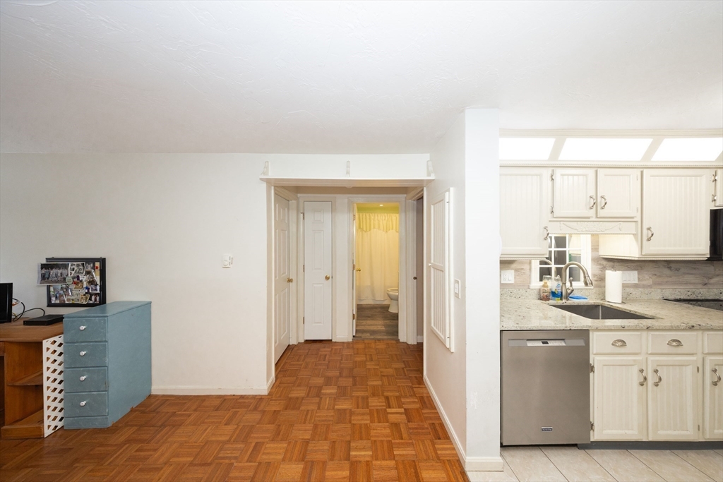 1195 Grafton Street, Unit 19 Worcester, MA 01604 - Photo 20 of 22 a view of a kitchen with electric appliances