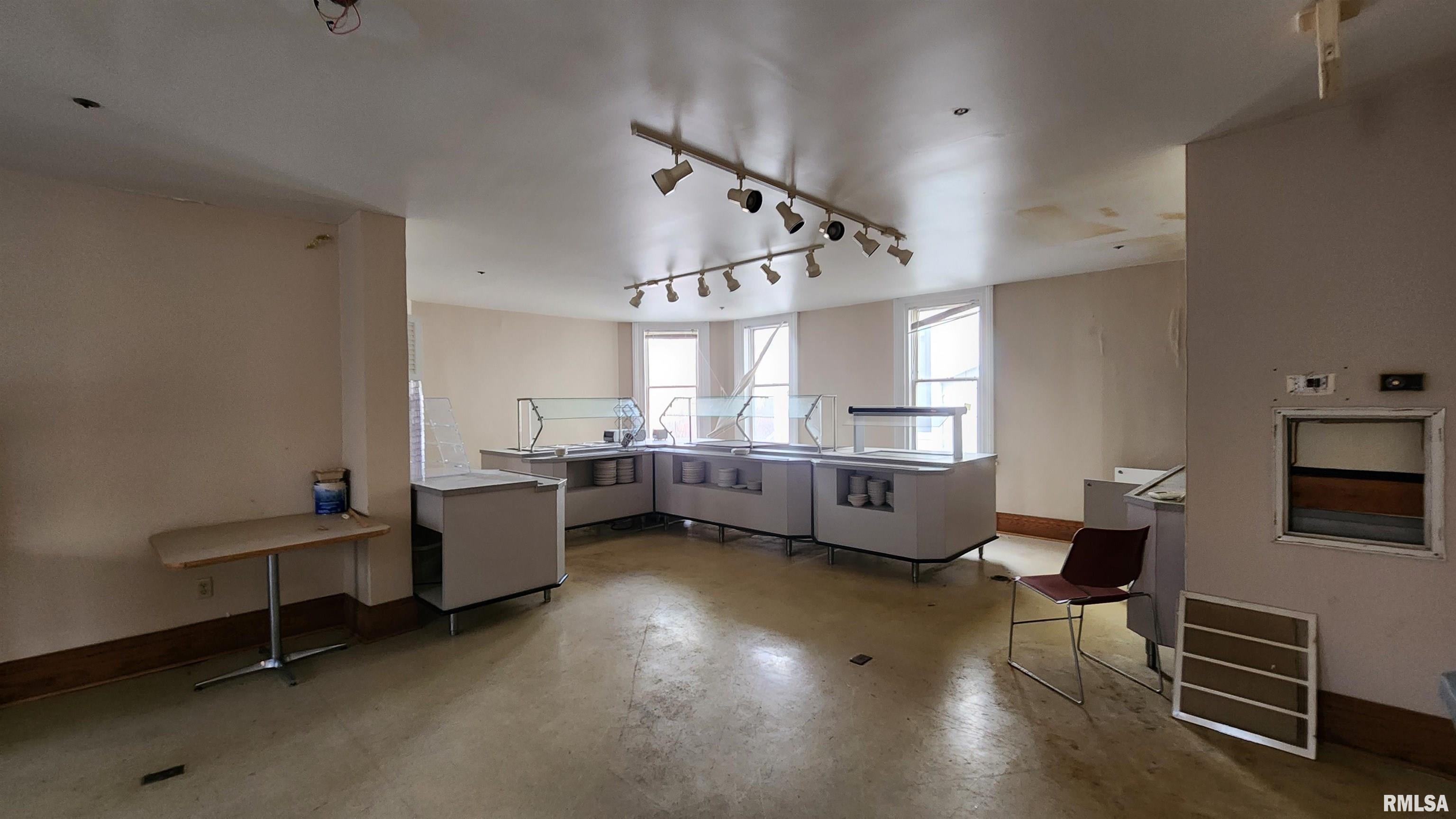 541 East Black Avenue Springfield, IL 62702 - Photo 5 of 20