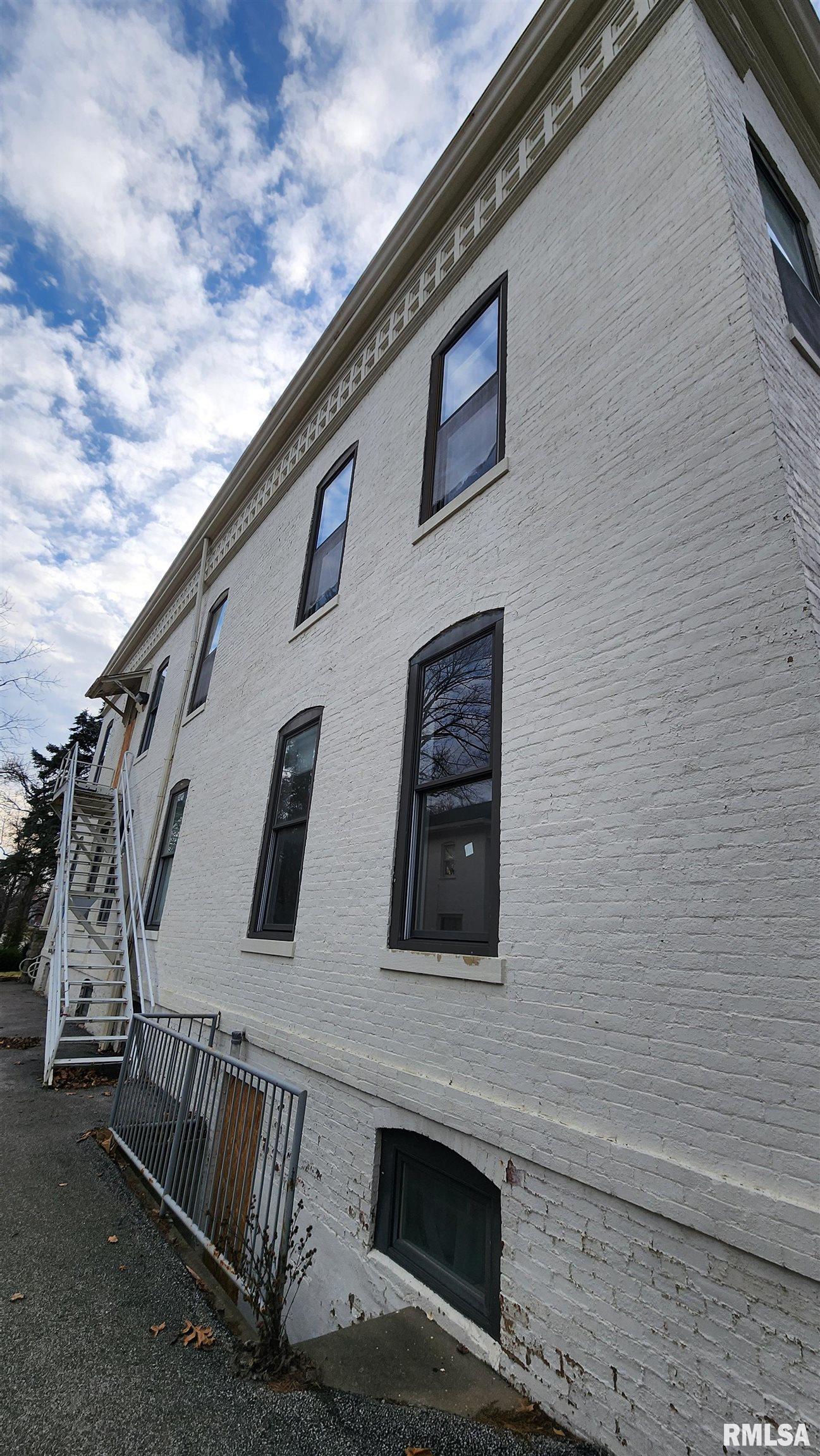 541 East Black Avenue Springfield, IL 62702 - Photo 9 of 20