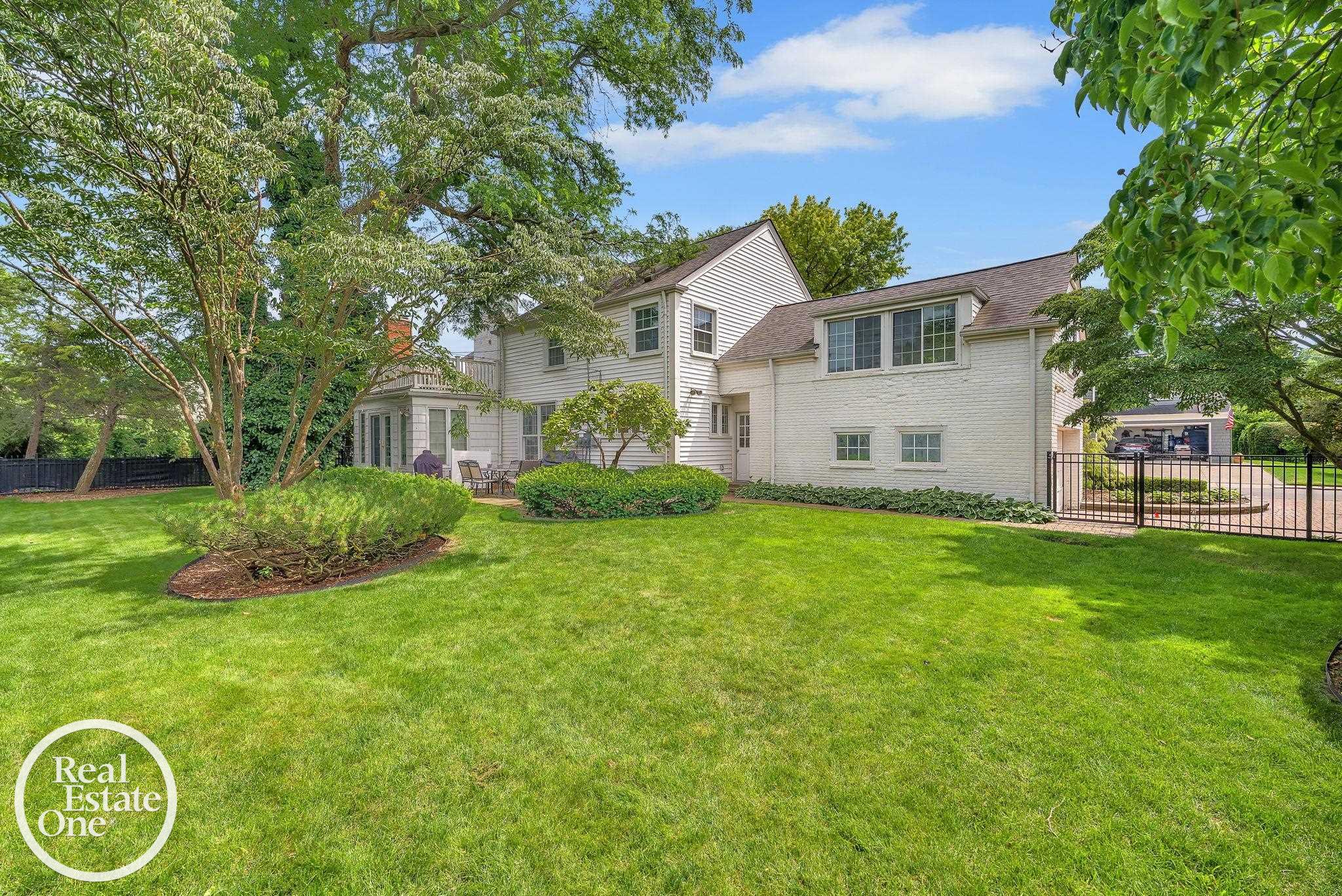 90 Colonial Road Grosse Pointe, MI 48236 - Photo 2 of 49 50213312-fb0c1178-768f-49c7-9696-0d3a038a2cb6.JPG