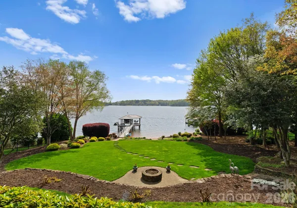 a view of a garden with lawn chairs