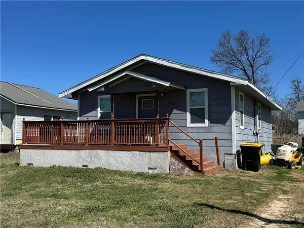 $129,000 | 305 2nd Street, Lott, TX 76656