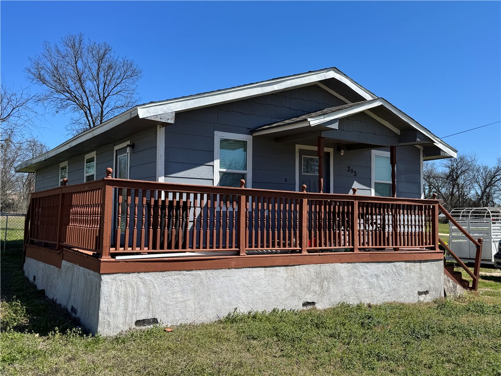 305 2nd Street Lott, TX 76656 - Photo 4 of 10