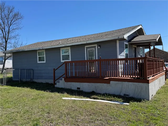 $129,000 | 305 2nd Street, Lott, TX 76656