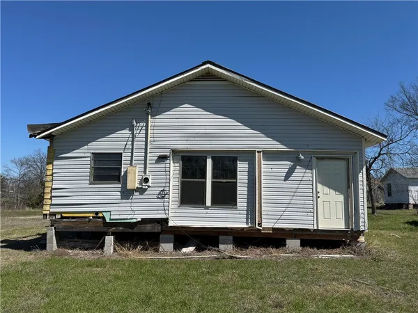 $129,000 | 305 2nd Street, Lott, TX 76656