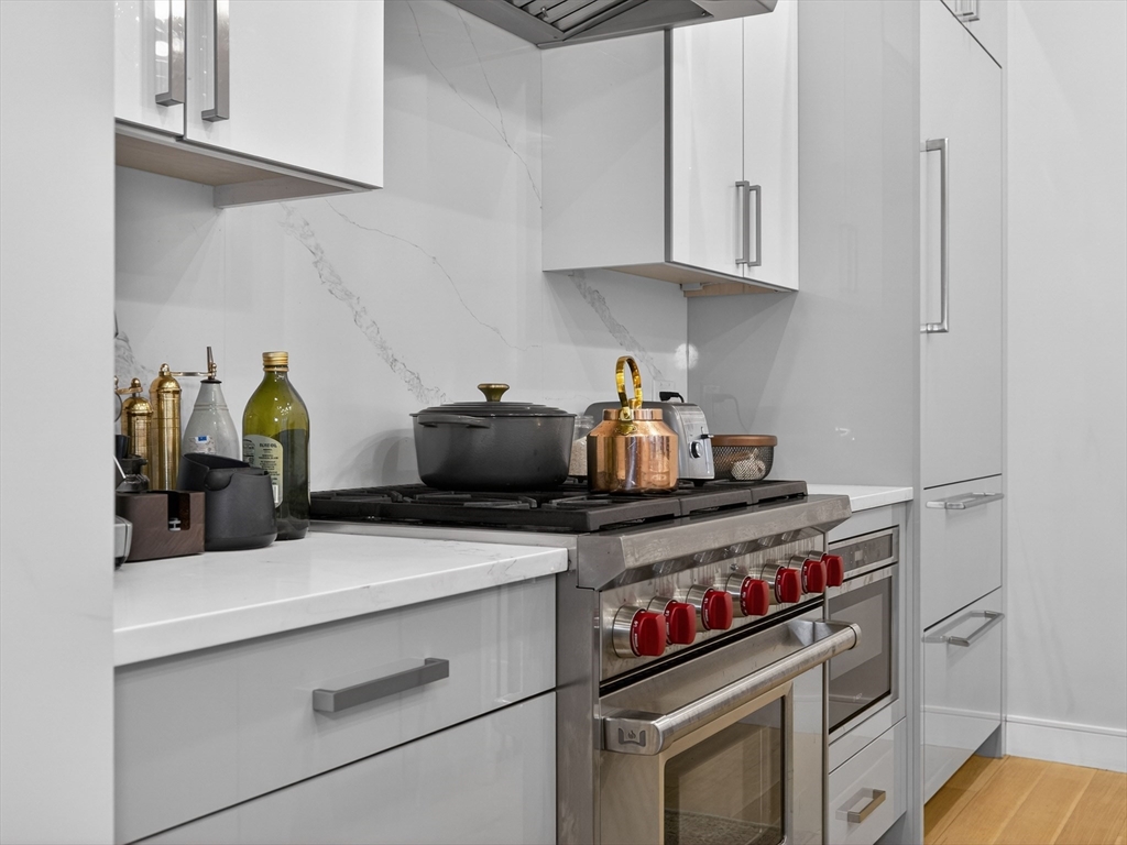 355 Congress Street, Unit 501 Boston, MA 02210 - Photo 7 of 16 a kitchen with a stove and cabinets