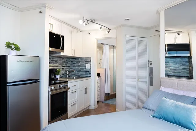 $410,000 | 1700 Ala Moana Boulevard, Unit 3801, Honolulu, HI 96815