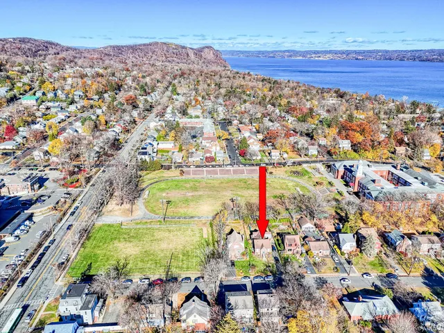 a picture of city view