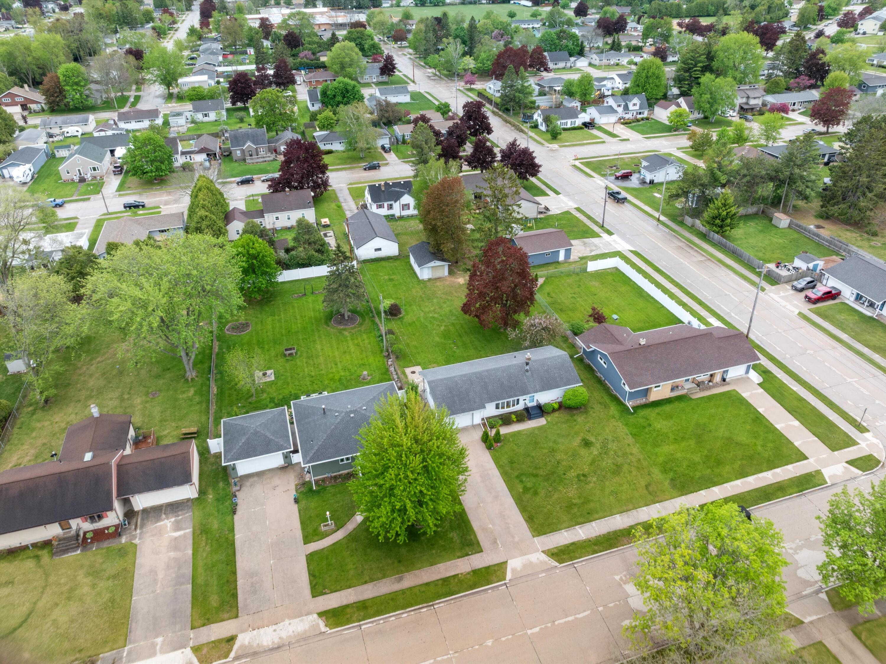 2343 39th Street Two Rivers, WI 54241 - Photo 30 of 33 30-003_3102117_2047_0074_D
