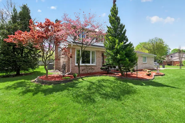 $575,000 | 42231 Ladywood Drive, Northville, MI 48168