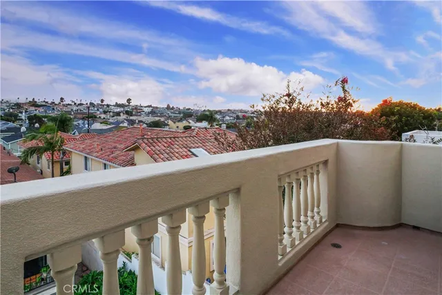 $1,960,000 | 2020 Clark Lane, Unit B, Redondo Beach, CA 90278