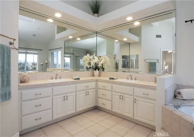 $1,960,000 | 2020 Clark Lane, Unit B, Redondo Beach, CA 90278