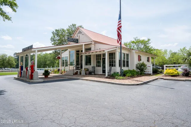 $1,299,000 | 17 Oldfield Village Road, Bluffton, SC 29909