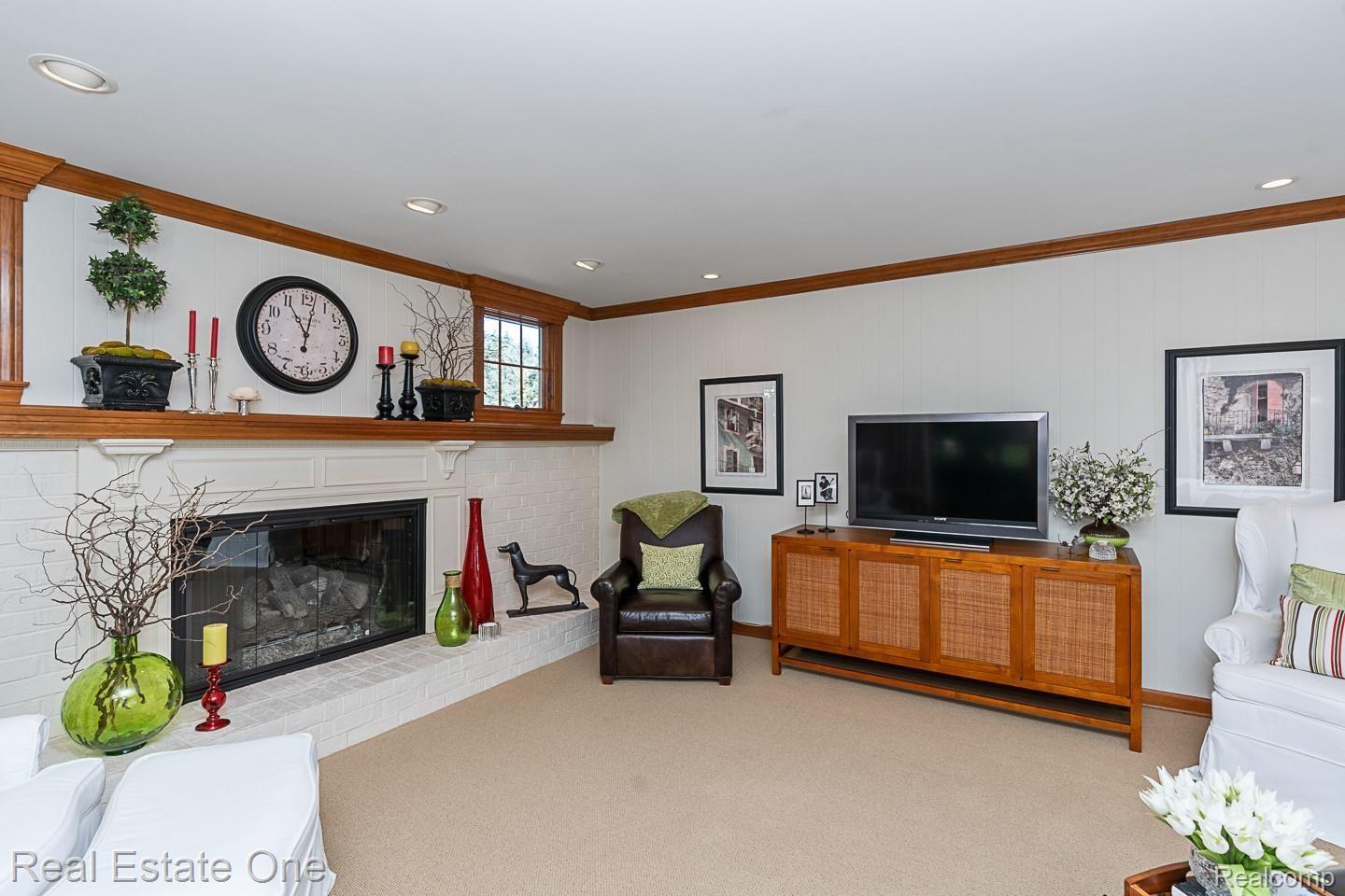 1391 Chestnut Lane Rochester, MI 48309 - Photo 25 of 52 Family Room