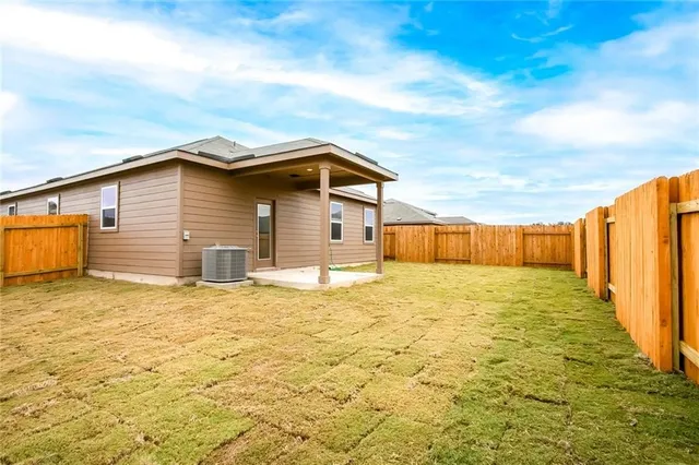 $1,700 | 104 Mount Vernon Way, Liberty Hill, TX 78642