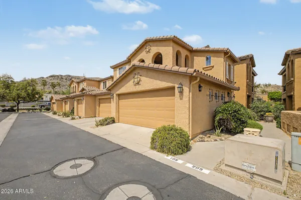 $415,000 | 10655 North 9th Street, Unit 205, Phoenix, AZ 85020