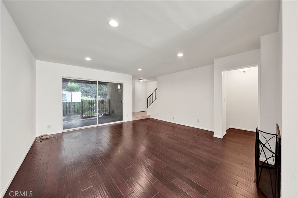 9745 Vía Roma Burbank, CA 91504 - Photo 11 of 38