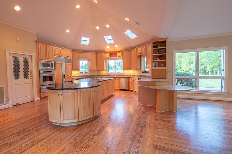 1041 South Rutland Road Mount Juliet, TN 37122 - Photo 6 of 17 Large Kitchen with Island