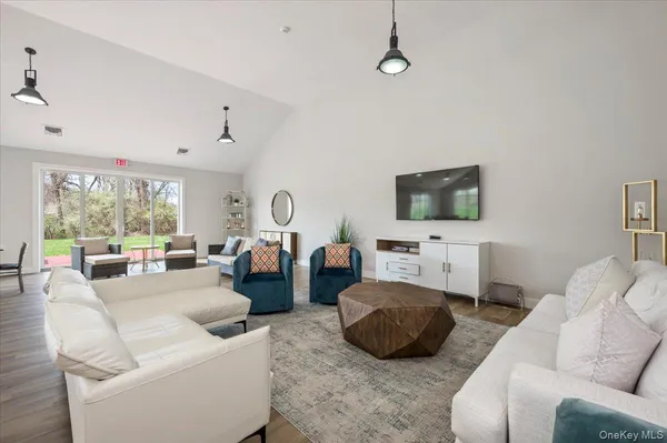 $1,375,000 | 50 Spring Meadow Court, Unit 50, Somers, NY 10589