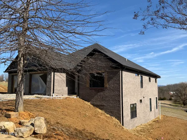 $629,900 | 121 Jessicas Way, Johnson City, TN 37615