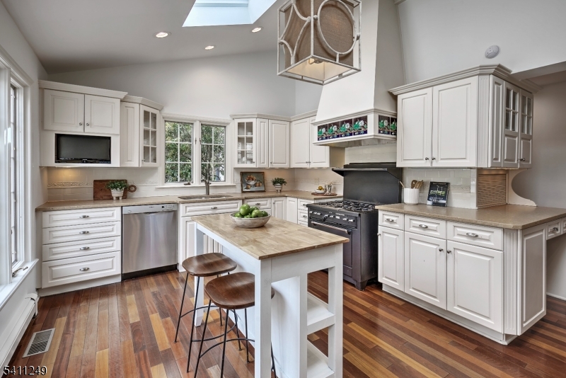 301 Hilltop Road Mendham, NJ 07945 - Photo 12 of 34
