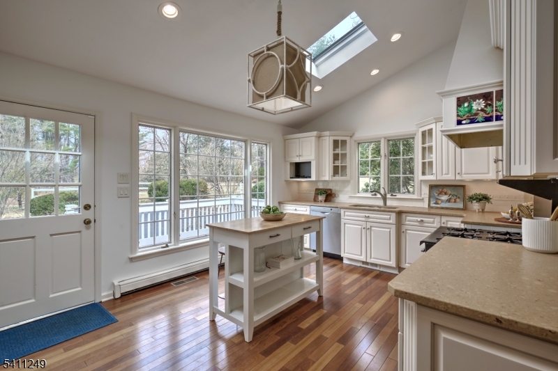 301 Hilltop Road Mendham, NJ 07945 - Photo 13 of 34