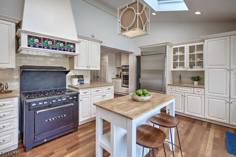 301 Hilltop Road Mendham, NJ 07945 - Photo 14 of 34
