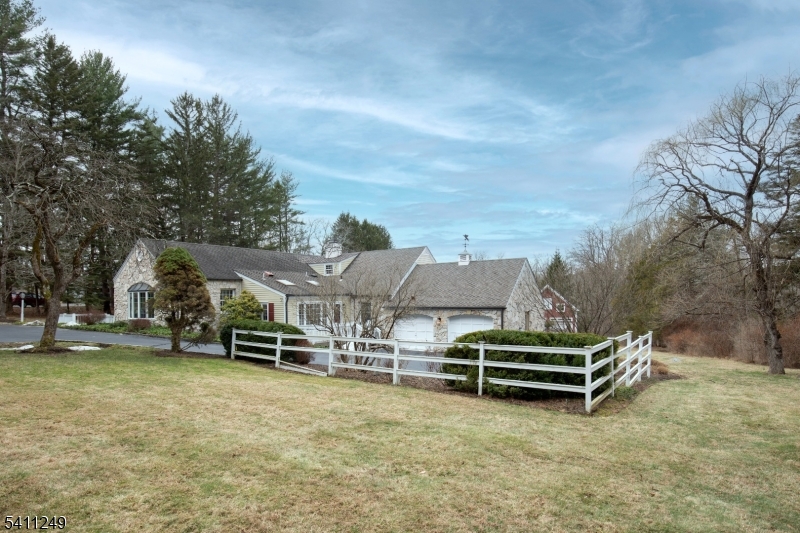 301 Hilltop Road Mendham, NJ 07945 - Photo 3 of 34