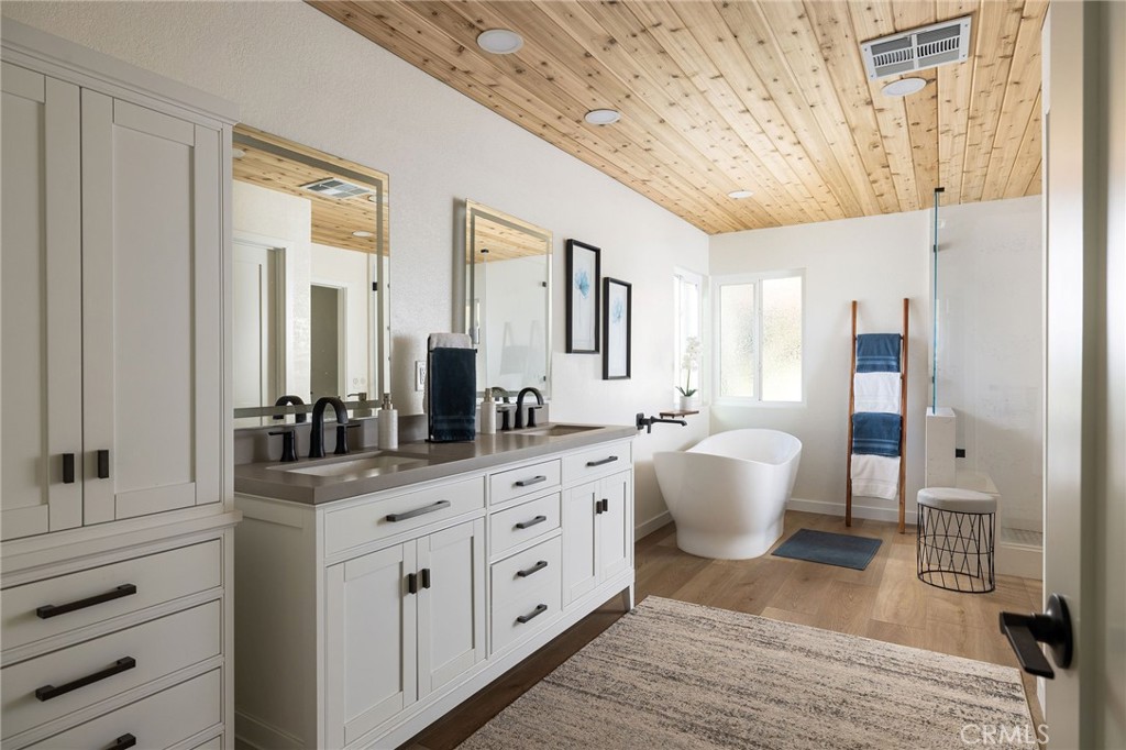 602 Calle Ganadero San Clemente, CA 92673 - Photo 19 of 42 a spacious bathroom with a double vanity sink a large mirror and a bathtub
