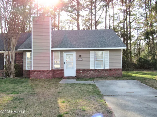 $1,100 | 108 Glenside Court, Midway Park, NC 28544