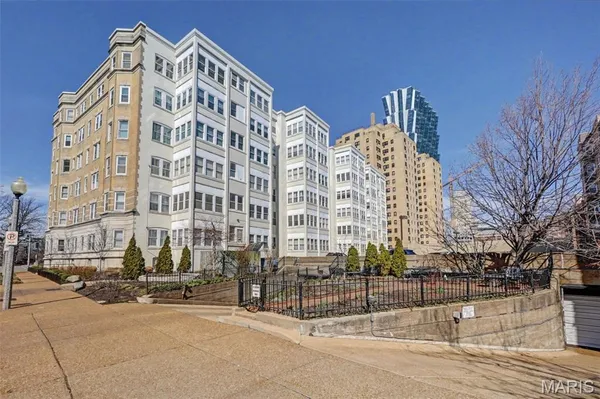 $349,500 | 4 North Kingshighway Boulevard, Unit 4D, St. Louis, MO 63108