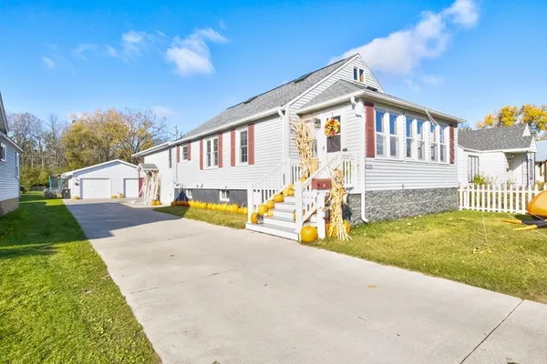 $295,000 | 4309 10th Street, Menominee, MI 49858